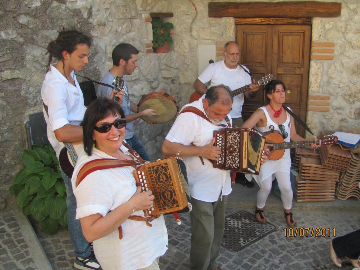 הוילה Contigliano La Bottega Del Fabbro Affitto Breve מראה חיצוני תמונה